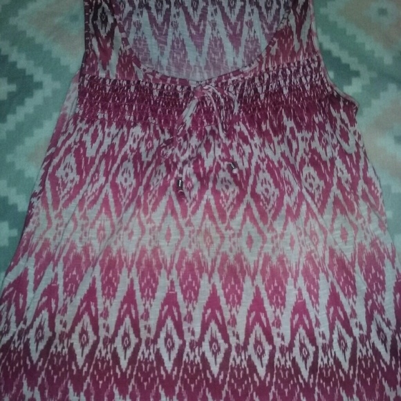 Medium Ombre Ikat Pattern Top EUC - Picture 2 of 7